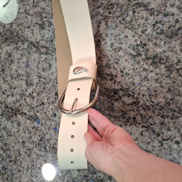 1980's White, 4in wide belt, 42 in. Long. I wore this in the 80's. Buckle is 3x3 - Picture 9 of 9